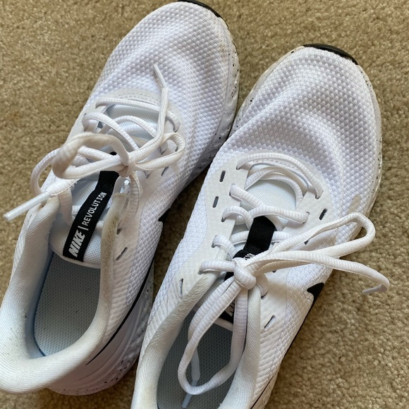 Nike Revolution 5 Women’s size 6 - VERY lightly worn - Picture 6 of 9